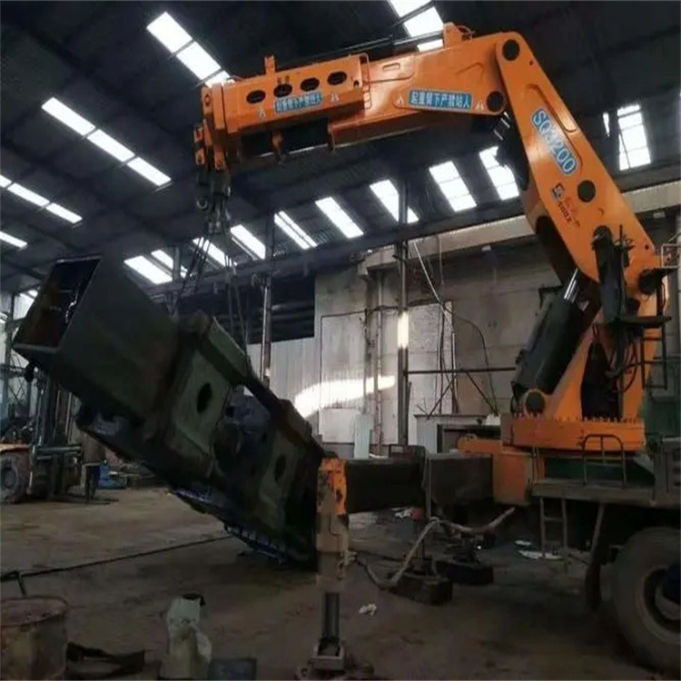 汤阴吊车出租谈谈吊车底盘如何保养