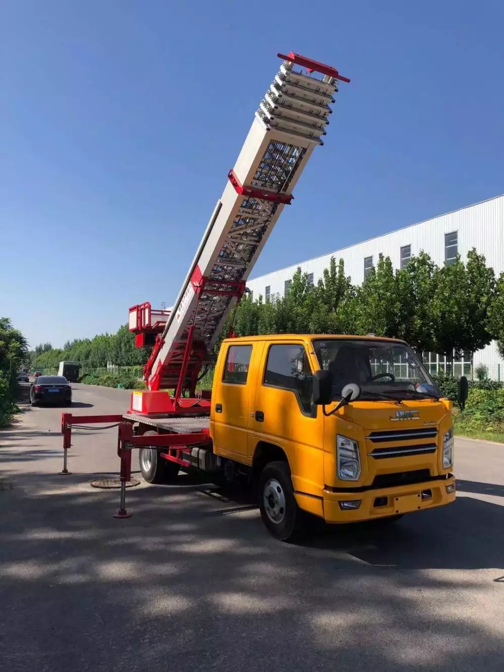 汤阴附近的云梯车出租服务：轻松解决高空作业需求