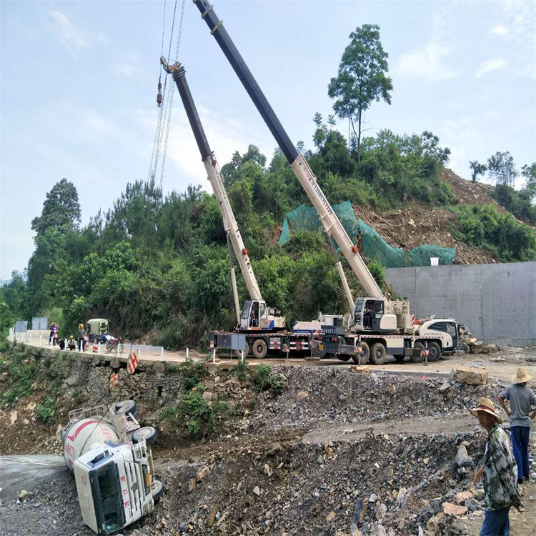 汤阴汽车掉沟里叫吊车救援要多少钱
